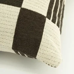 By Boo Kussen Twist 45x45 cm – bruin