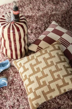 By Boo Kussen Twist 45x45 cm - burgundy