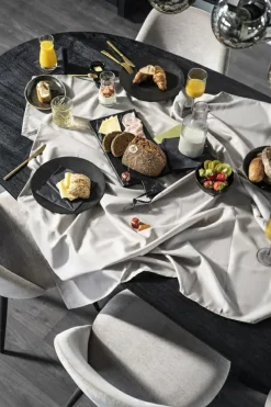 Eleonora Eettafel Aron ovaal 300x110 - zwart