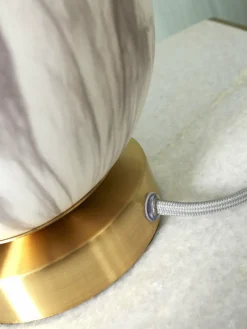 it's about RoMi Tafellamp glas/ijzer Carrara bol wit marmerprint/goud