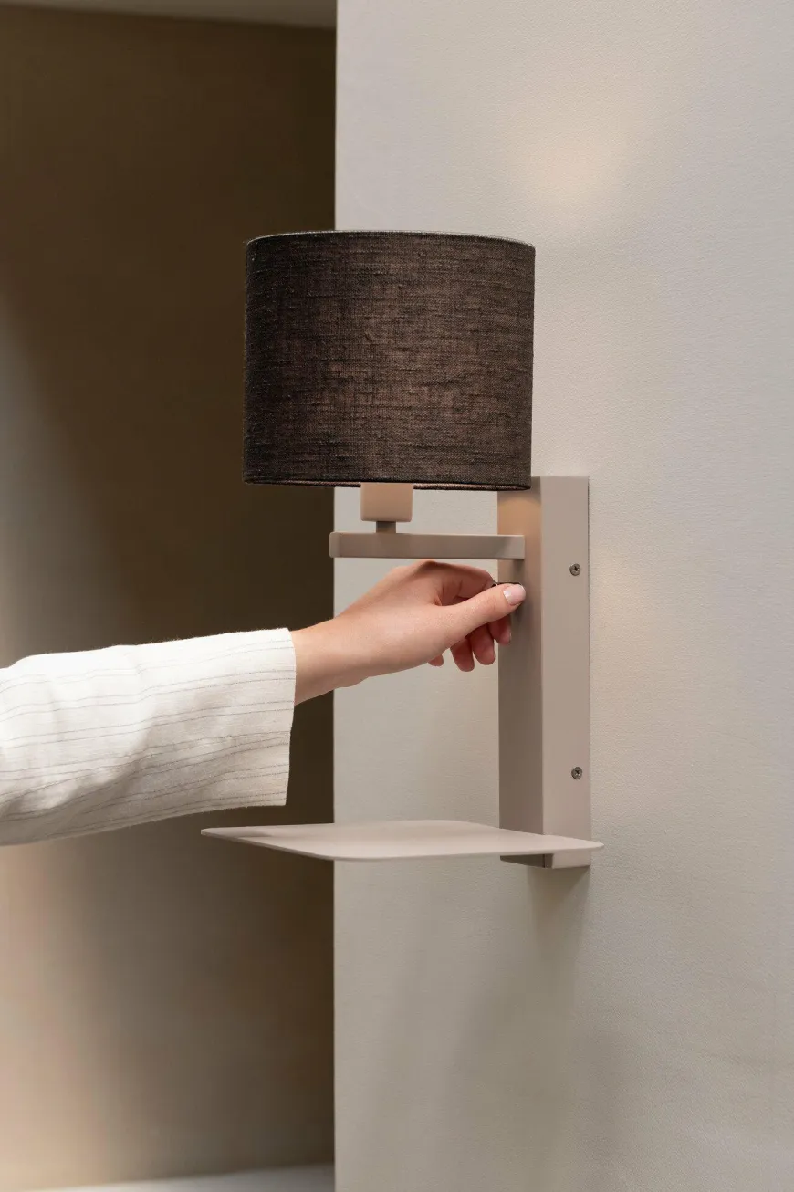 it's about RoMi Wandlamp Florence zand/kap 1815 zwart