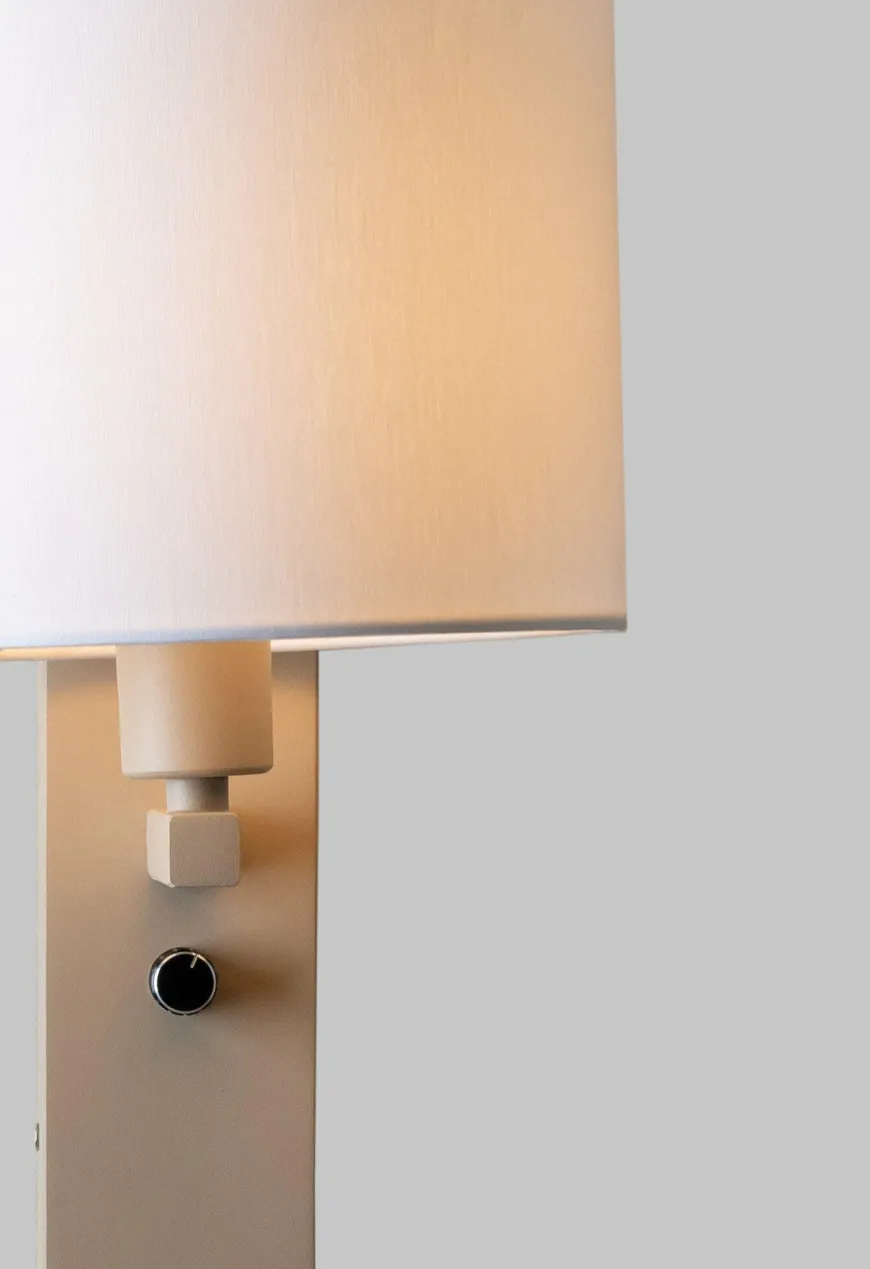 it's about RoMi Wandlamp Florence+leeslamp zand/kap 1815 wit