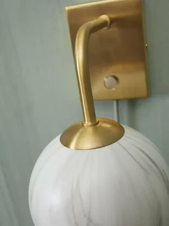 it's about RoMi Wandlamp glas/ijzer Carrara bol wit marmerprint/goud
