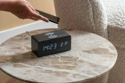 Karlsson Wekker Block met telefoonoplader LED zwart