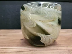 Light en Living Pot met kaars 9x9x9 cm SWIRL glas amber grijs