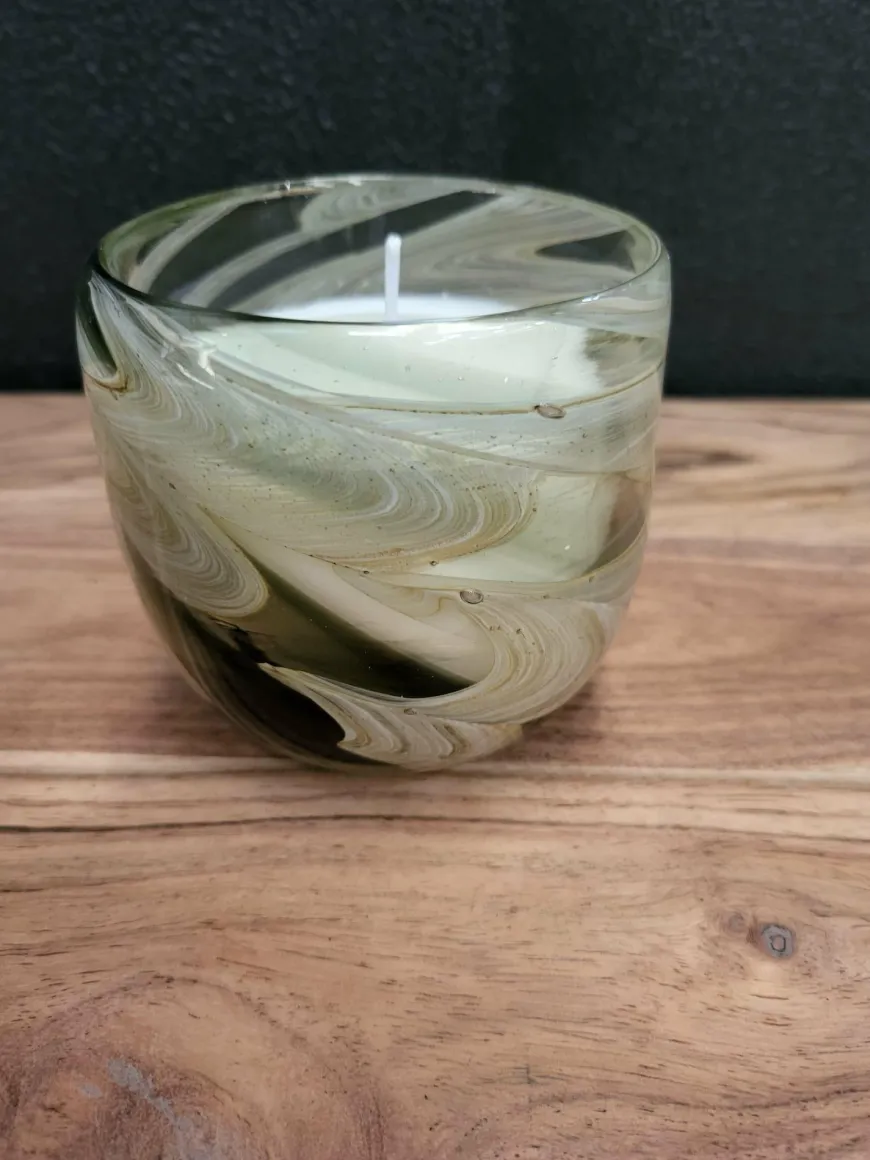 Light en Living Pot met kaars 9x9x9 cm SWIRL glas amber grijs