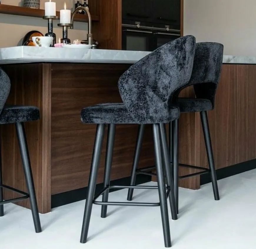 Richmond Interiors Counterstoel Savoy black chenille - Showroommodel