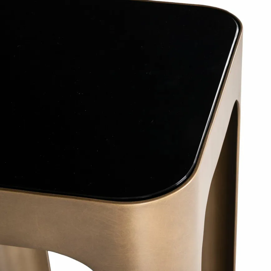 Richmond Interiors Pilaar Claridge gold